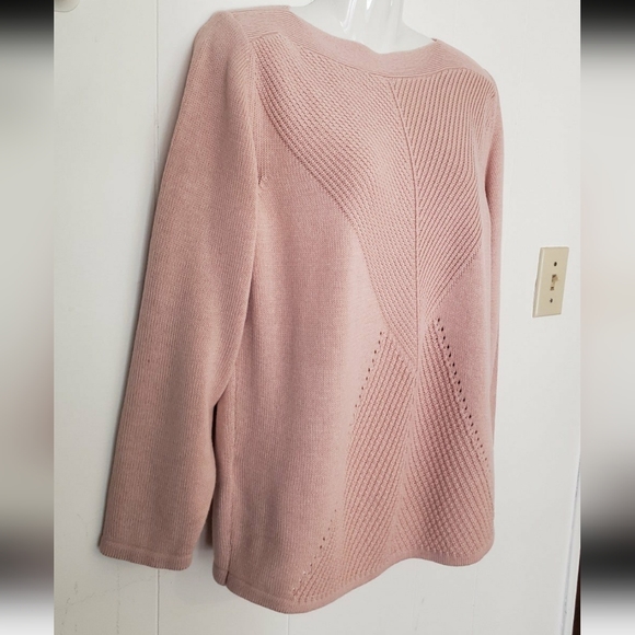VENUS BLUSH PINK CREWNECK SWEATER - Picture 4 of 6
